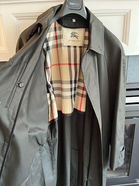 BURBERRY • Men's Trench Coat with Signature Beige Check Lining